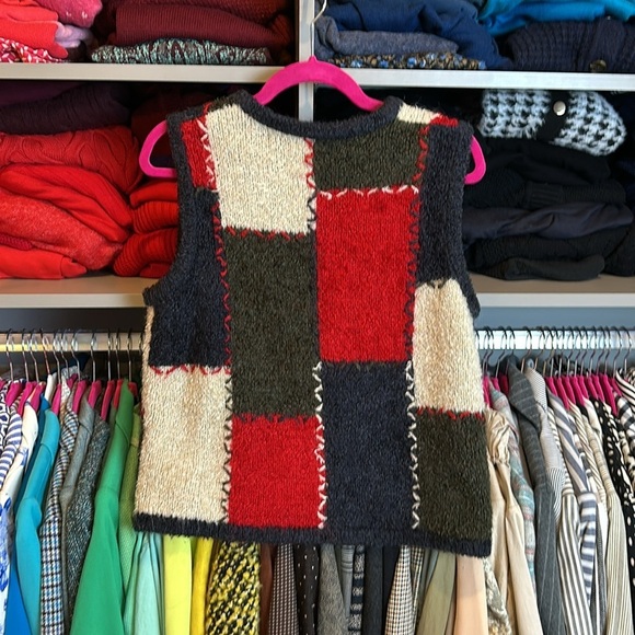 Vintage Christopher Banks red/navy/cream/green sweater vest size M - Picture 3 of 3